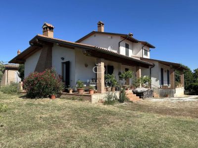 Authentic 4 bedroom House for sale with panoramic view in Marsciano, Umbria