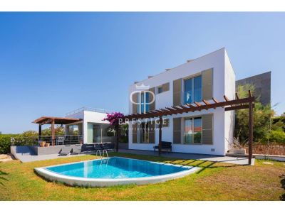 4 bedroom Villa for sale with sea view with Income Potential in Es Canutells, Menorca