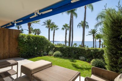 Luxury 2 bedroom Apartment for sale with panoramic and sea views in Cannes, Provence Alpes Cote d'Azur