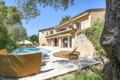 Stunning 5 bedroom House for sale with panoramic and countryside views in Roquefort les Pins, Provence Alpes Cote d'Azur
