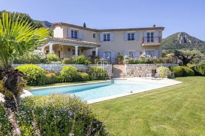 Luxury 4 bedroom House for sale with panoramic and sea views in Vence, Provence Alpes Cote d'Azur