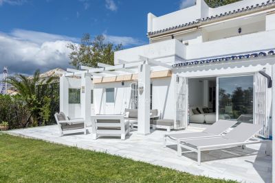 Immaculate 2 bedroom Apartment for sale in La Rinconada, Nueva Andalucia, Andalucia