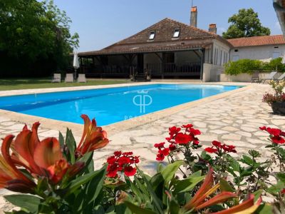 Renovated 7 bedroom House for sale in Aubeterre sur Dronne, Nouvelle Aquitaine