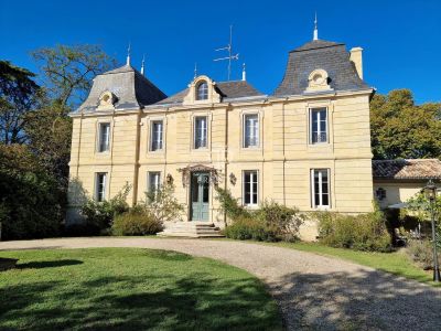 Beautiful 7 bedroom Chateau for sale in Sauveterre de Guyenne, Nouvelle Aquitaine