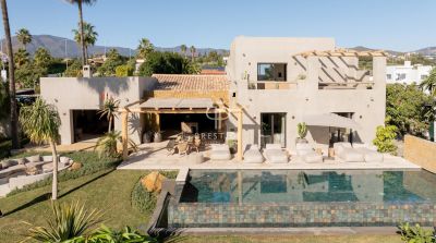 Immaculate 5 bedroom Villa for sale with sea and countryside views in Estepona, Andalucia