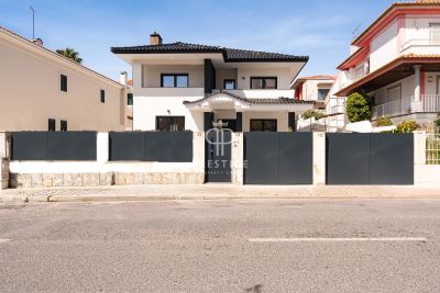 Modern 5 bedroom House for sale in Sassoeiros, , Cascais, Central Portugal