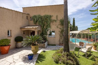 Bright 6 bedroom Villa for sale with sea and panoramic views in Croix des Gardes, Cannes, Provence Alpes Cote d'Azur