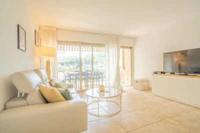 Bright 2 bedroom Apartment for sale with sea view in La Croisette, Cannes, Provence Alpes Cote d'Azur