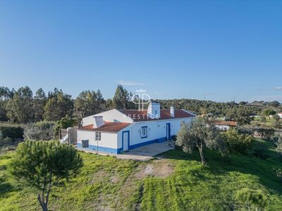 Unique 2 bedroom Farmhouse for sale with countryside view in Grandola, Alentejo Southern Portugal