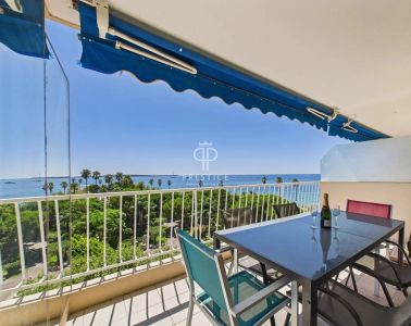 Beautiful 2 bedroom Apartment for sale with sea and panoramic views in Cannes, Provence Alpes Cote d'Azur