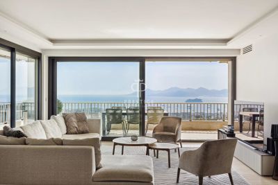 Immaculate 3 bedroom Apartment for sale with panoramic and sea views in Cannes, Provence Alpes Cote d'Azur