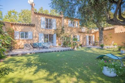 Modern 3 bedroom House for sale in Grimaud, Provence Alpes Cote d'Azur