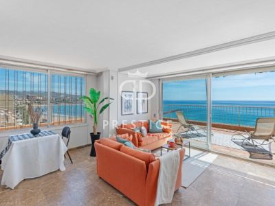 Beachfront 4 bedroom Apartment for sale with sea view in El Campello, Valencia
