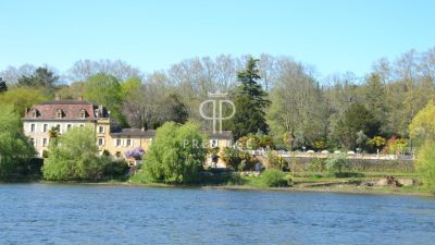 19 bedroom House for sale with lake or river view with Income Potential in Lalinde, Nouvelle Aquitaine