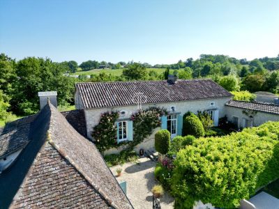 Beautiful 4 bedroom Farmhouse for sale with countryside view in Issigeac, Nouvelle Aquitaine