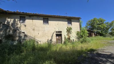 Authentic 5 bedroom Farmhouse for sale with countryside view in Peccioli, Tuscany
