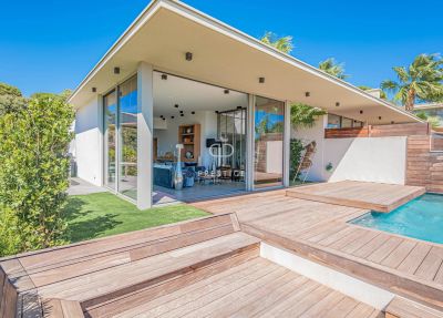 Immaculate 2 bedroom Villa for sale with sea view in Sainte Maxime, Provence Alpes Cote d'Azur