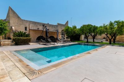 Stunning 9 bedroom House in Giuggianello, Puglia