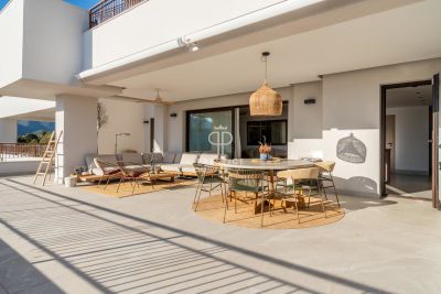 Stylish 3 bedroom Apartment for sale with sea and countryside views in Istan, Andalucia