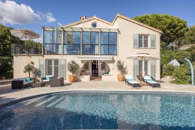 Spacious 5 bedroom Villa for sale with sea view in Cap d'Antibes, Provence Alpes Cote d'Azur