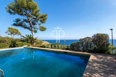 Authentic 4 bedroom Villa for sale with sea view in Cap d'Antibes, Provence Alpes Cote d'Azur