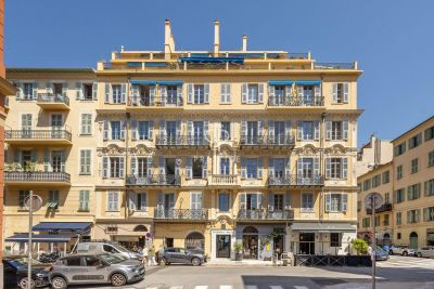 Immaculate 3 bedroom Apartment for sale with sea view in Port, Nice, Provence Alpes Cote d'Azur