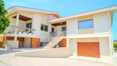 Authentic 4 bedroom Villa for sale with panoramic view in Castelo da Maia, Northern Portugal