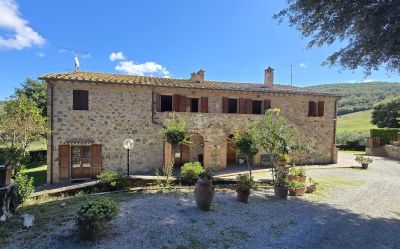 9 bedroom Tuscan Farmhouse for sale with panoramic and countryside views with Income Potential in Volterra, Tuscany