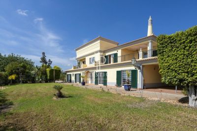 Spacious 5 bedroom Villa for sale with sea view in Moncarapacho E Fuseta, Olhao, Algarve