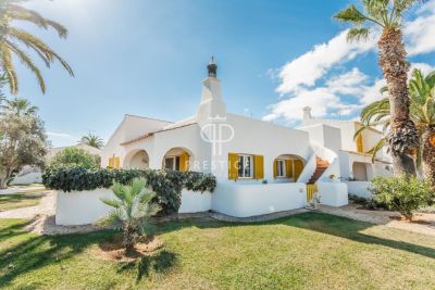 Stylish 3 bedroom Villa for sale with panoramic view in Vilamoura, Algarve