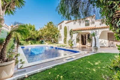 Authentic 4 bedroom Villa for sale with panoramic view in Albufeira, Algarve