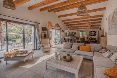 Spacious 6 bedroom Villa for sale in Grimaud, Provence Alpes Cote d'Azur