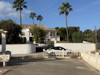 6 bedroom Villa for sale with countryside and sea views with Income Potential in Alhaurin de la Torre, Andalucia