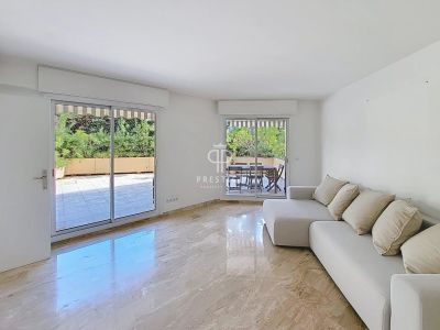 Beautiful 1 bedroom Apartment for sale with sea view in Palm Beach, Cannes, Provence Alpes Cote d'Azur