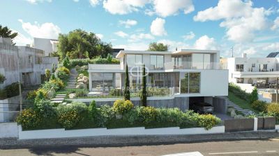 Immaculate 4 bedroom Villa for sale with panoramic and lake or river views in Oeiras, Central Portugal