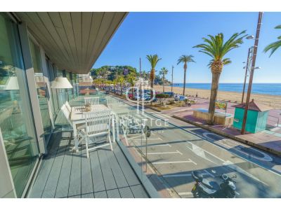 Beachfront 3 bedroom Apartment for sale with sea view in Lloret de Mar, Catalonia