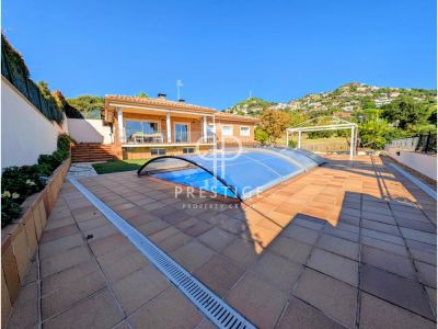 Prestige 3 bedroom Villa for sale in Roca Grossa, Lloret de Mar, Catalonia