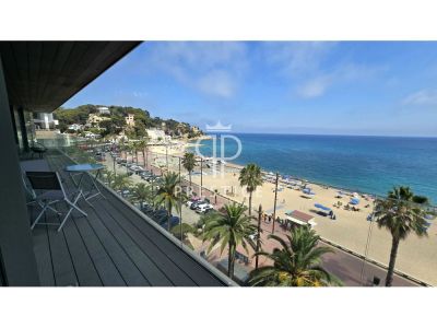 Beachfront 3 bedroom Apartment for sale with sea view in Lloret de Mar, Catalonia