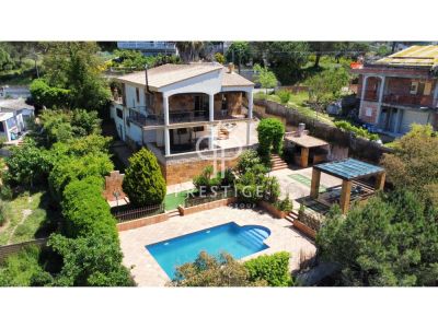 Authentic 5 bedroom Villa for sale with panoramic and countryside views in Montbarbat, Macanet de la Selva, Catalonia