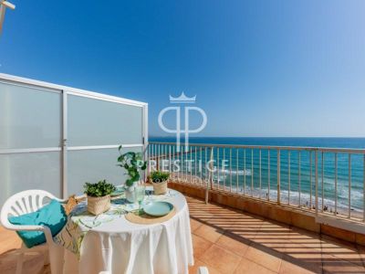 Beachfront 2 bedroom Apartment for sale with sea view in El Campello, Valencia