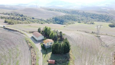 3 bedroom Tuscan Farmhouse for sale with panoramic and countryside views with Income Potential in Lajatico, Tuscany