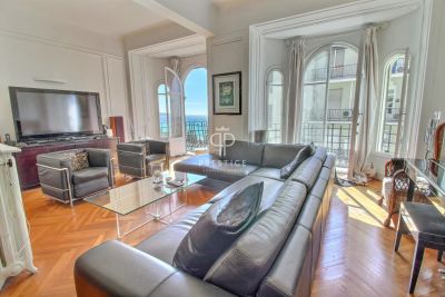 Authentic 2 bedroom Apartment for sale with sea view in Promenade Des Anglais, Nice, Provence Alpes Cote d'Azur
