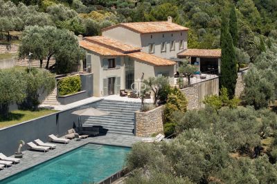 Immaculate 6 bedroom House for sale with countryside and panoramic views in Fayence, Provence Alpes Cote d'Azur