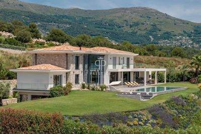 Wow factor 6 bedroom House for sale with panoramic and sea views in Roquefort les Pins, Provence Alpes Cote d'Azur