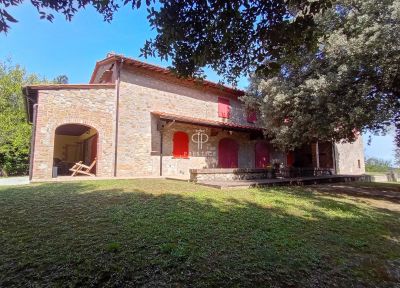 Authentic 2 bedroom Apartment for sale with panoramic and countryside views in Castelfalfi, Tuscany