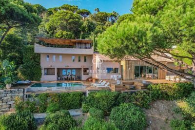 Stunning 5 bedroom Villa for sale with panoramic and sea views in Sainte Maxime, Provence Alpes Cote d'Azur