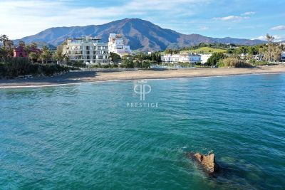 Beachfront 3 bedroom Apartment for sale with sea view in Estepona, Andalucia