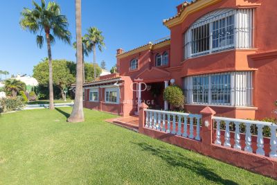 Unique 6 bedroom Villa for sale with sea and panoramic views in Seghers, Estepona, Andalucia