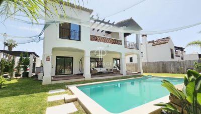 Immaculate 3 bedroom Villa for sale with panoramic view in Estepona, Andalucia
