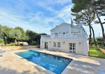 Immaculate 5 bedroom Villa for sale with panoramic and sea views in Cap d'Antibes, Provence Alpes Cote d'Azur